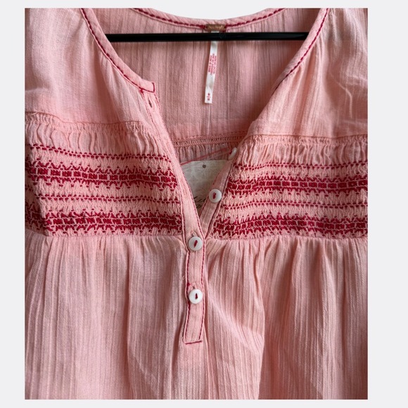 Free People Dylan Smocked Tunic Top NWT Size M Tropical Peach Combo Retail $148 - Picture 3 of 7